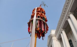 बसन्तपुरमा ठड्याइयो चीर, सुरु भयो होली बसन्तपुरमा ठड्याइयो चीर, सुरु भयो होली
