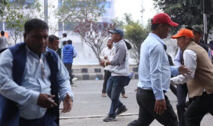 शिक्षक महासंघले भन्यो ः आन्दोलनमा सरकारले घुसपैठ गरायो, भोलि तीन गुणा बढी शिक्षक काठमाडौं आउँछन्