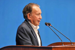 डा.नारायण खड्काको प्रश्नः के हो सरकारको अबको ड्राइभ ?