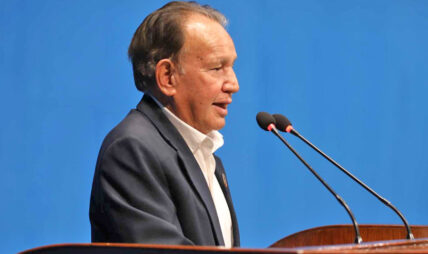 डा.नारायण खड्काको प्रश्नः के हो सरकारको अबको ड्राइभ ?