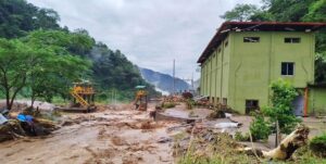 जलविद्युत् आयोजना सधैँ बाढीपहिरोको मारमा